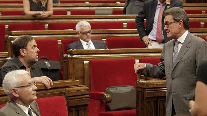 Telediario 1 - ERC se ofrece a entrar en Govern para "blindar" la consulta