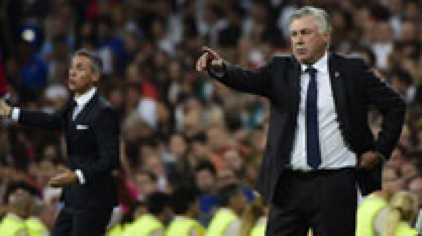 Carlo Ancelotti, técnico del Real Madrid, aseguró por segundo partido consecutivo que no escucha los silbidos de la afición del Santiago Bernabéu, y pidió ser "positivos" afirmando que sí le llegan los cánticos de "como no te voy a querer".