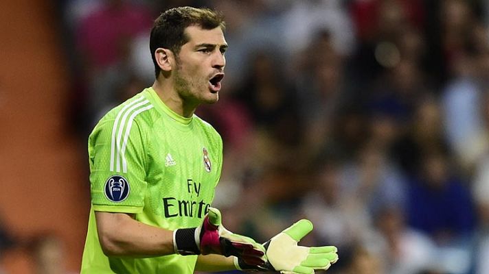 Telediario 1 - Casillas, silbado y aclamado en su primer examen Champions