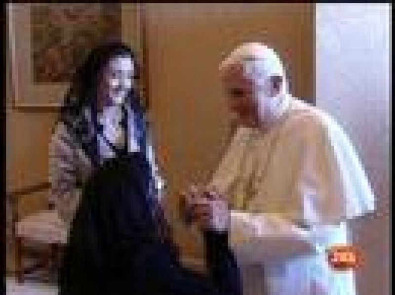 El Papa Benedicto XVI ha recibido a Ingrid Betancourt en su residencia de verano de Castel Gandolfo.