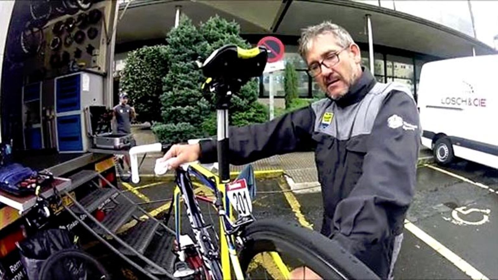 Faustino Muñoz, mecánico de confianza de Alberto Contador, nos explica cómo se monta la bicicleta del flamante vencedor de la Vuelta ciclista a España 2014.