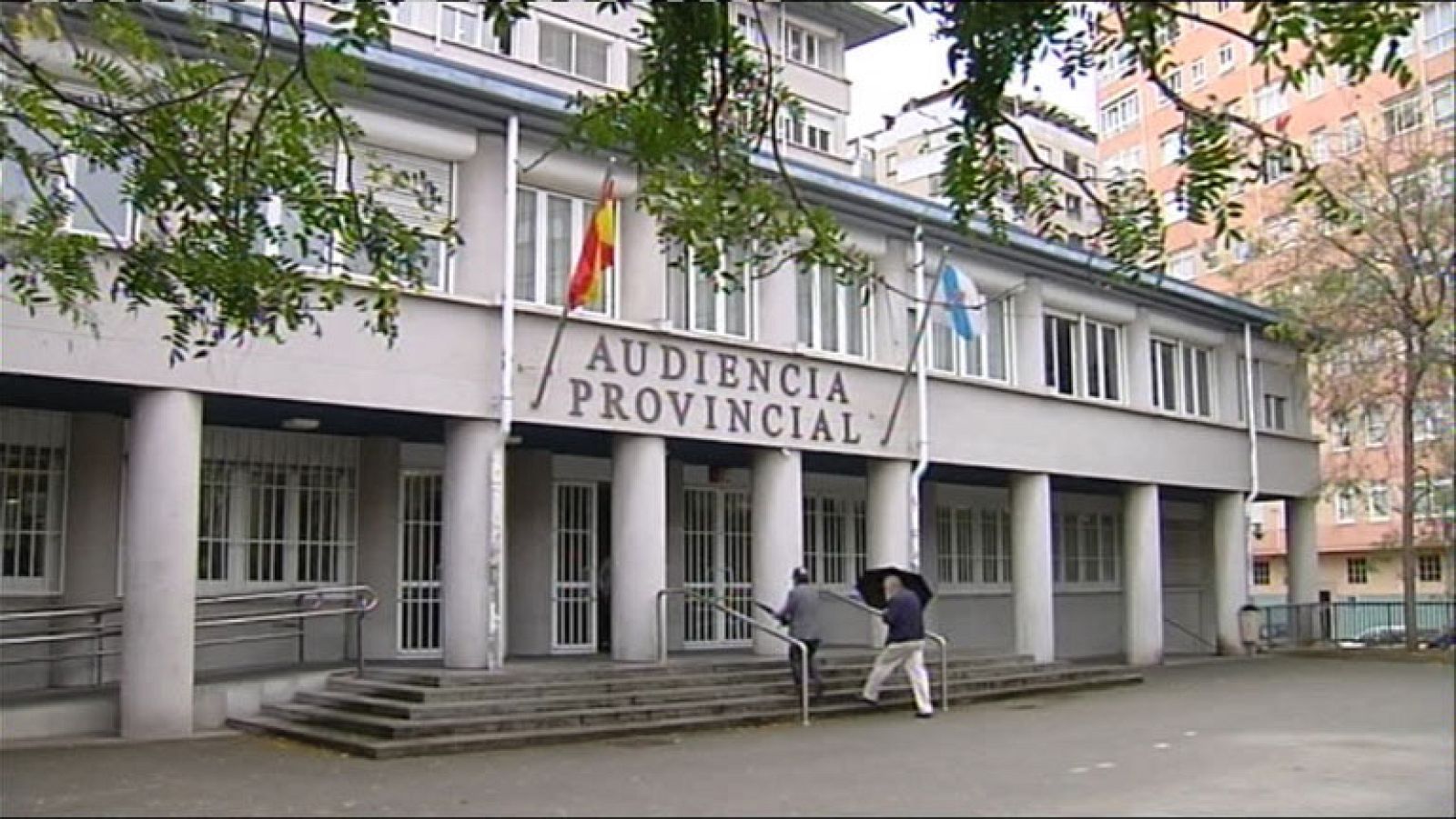 Un tribunal de Galicia obliga a un padre a pagar una pensión alimenticia a su hija... de 30 años