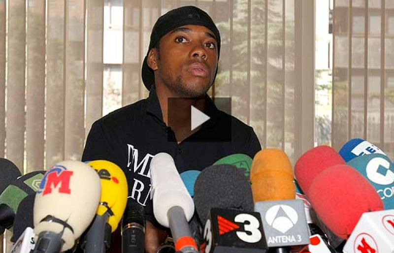 El brasileño del Madrid al final ha conseguido su propósito de abandonar el conjunto blanco para ir a la liga inglesa, aunque no en su totalidad, ya que su destino final será el Manchester City. El conjunto inglés es propiedad del grupo inversor Abu 