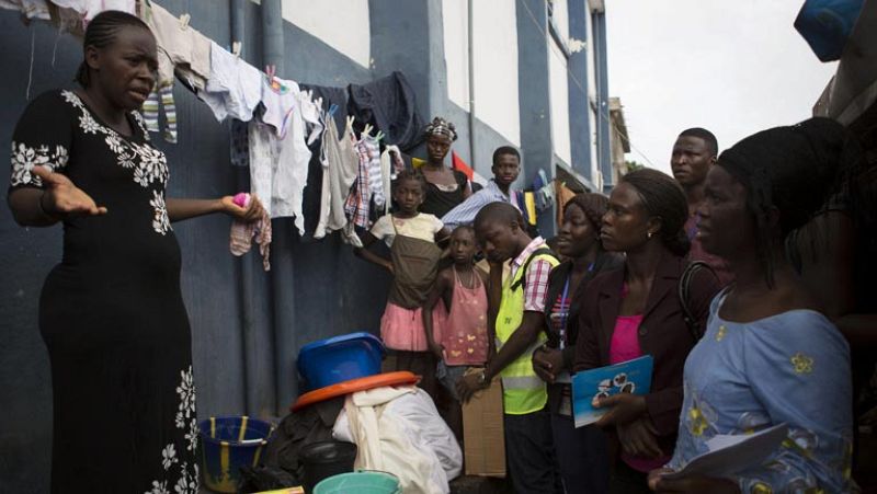 Segundo día del toque de queda en Sierra Leona para contener el ébola