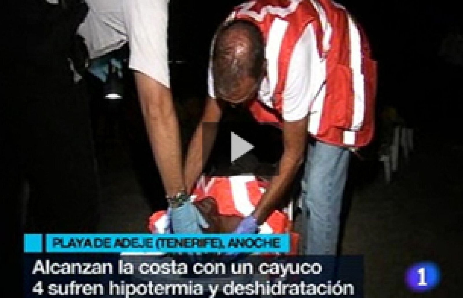  Entre los ocupantes de la embarcación, había 14 menores. El personal sanitario y de la Cruz Roja los atendió en la misma playa y hoy cuatro de los inmigrantes han sido trasladados a un centro de salud por problemas de hipotermia y deshidratación. El resto se encuentra en buen estado.