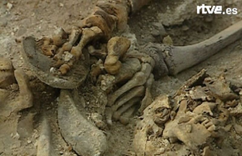 Informe Semanal: "Las fosas de la memoria" (2007)