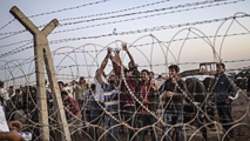 Más de 100.000 refugiados llegan a la frontera sur de Turquía huyendo del Estado Islámico