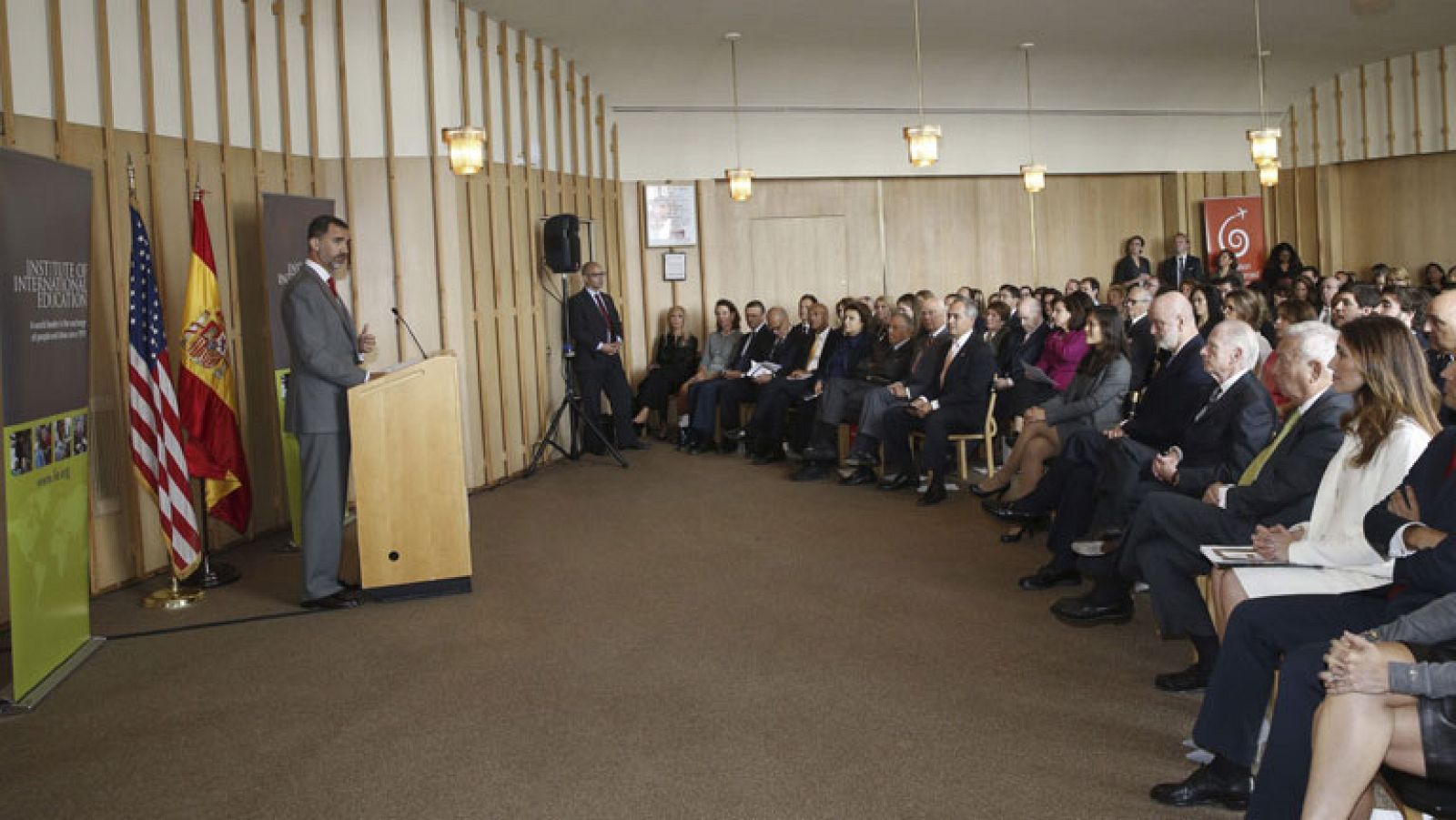 El rey dirige un mensaje de "confianza" a los jóvenes en su primera jornada en Nueva York