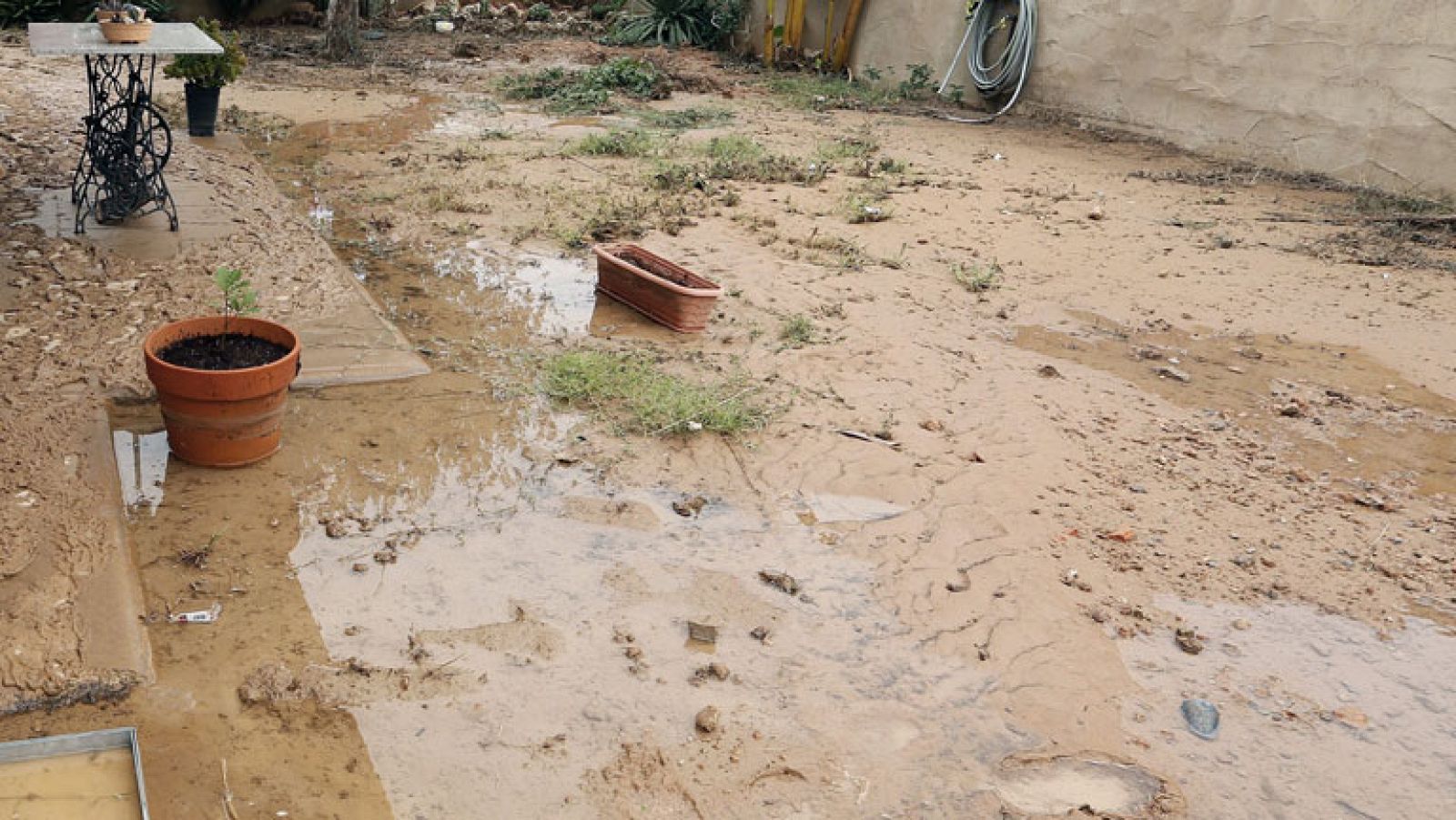 Una tromba de agua en Murcia causa cortes de calles y múltiples desperfectos
