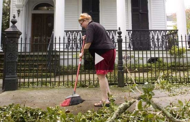 El huracán Gustav pasa por Nueva Orleans con menos fuerza de la esperada.