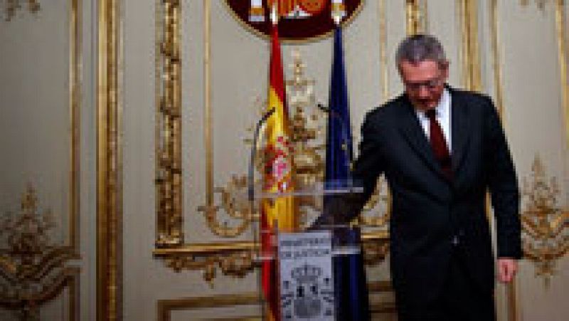 Gallardón anuncia su dimisión como ministro de Justicia tras la retirada de la reforma de la ley del aborto