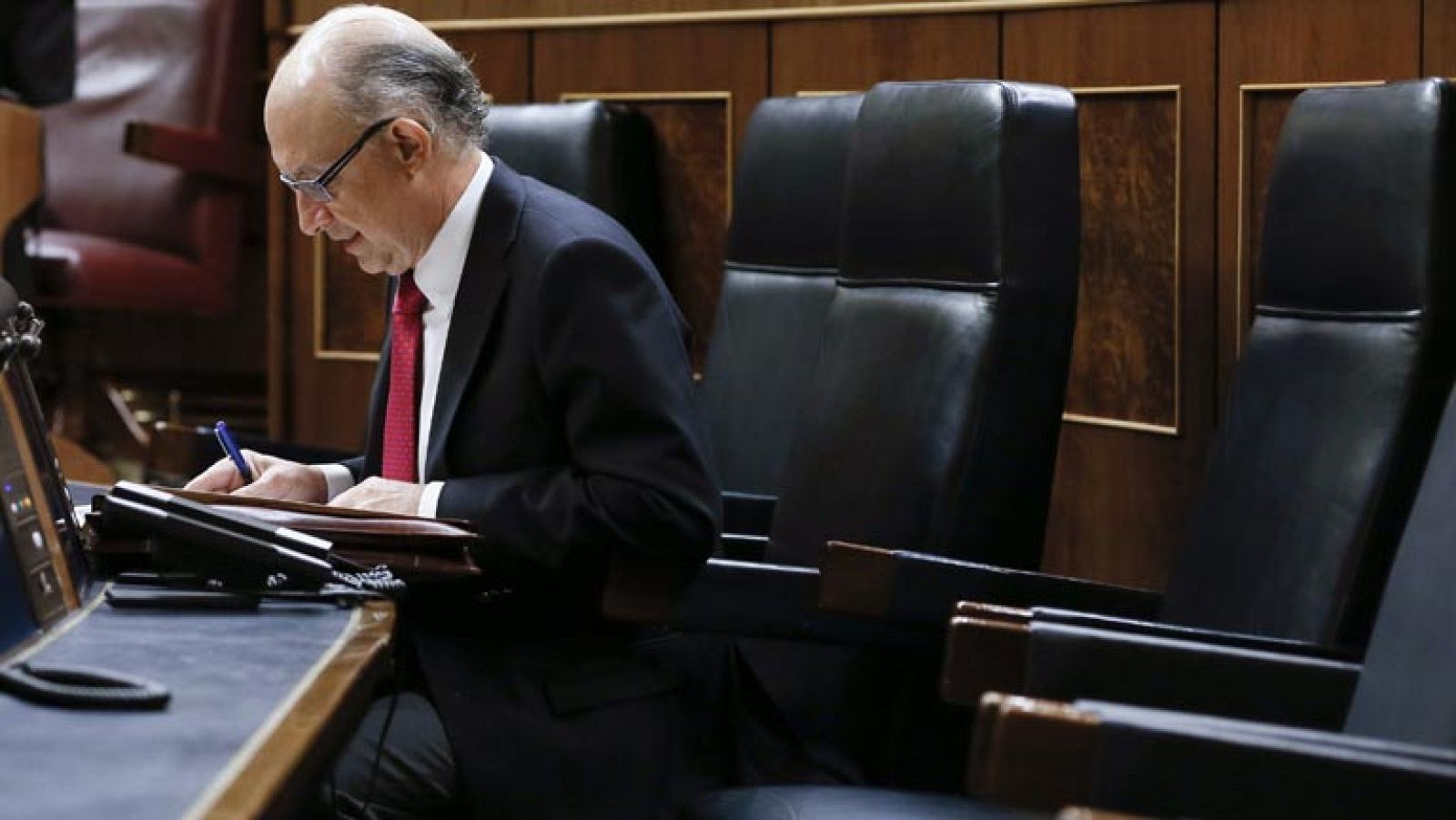 Montoro admite que el nuevo IVA de caja no ha funcionado como se esperaba