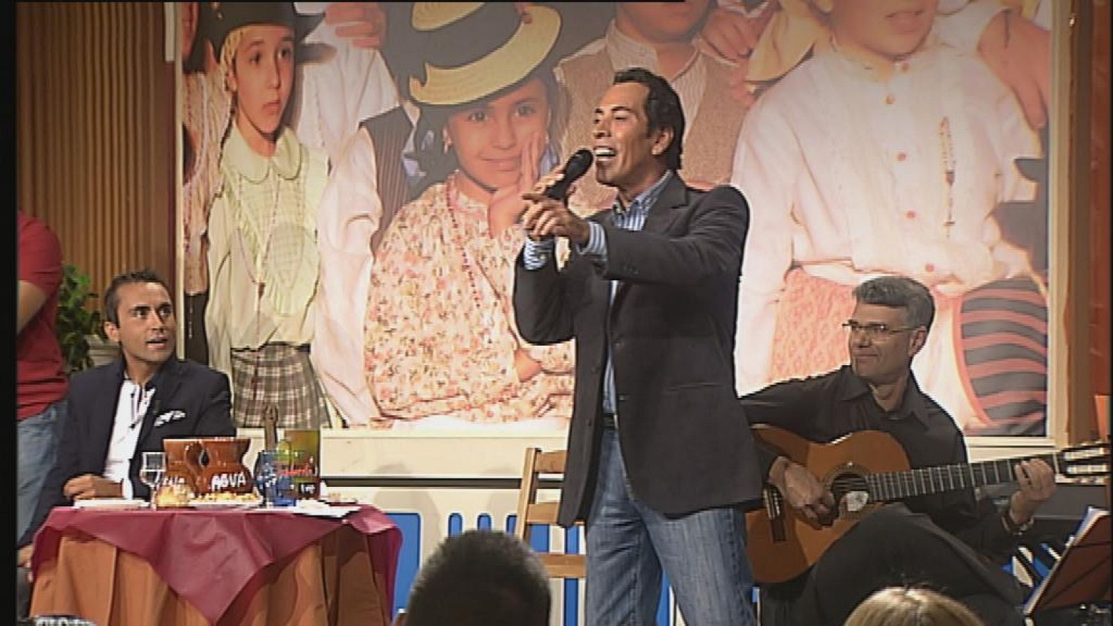 Tenderete - 27/10/13  Con José Vélez y el grupo Cantares - Tenderete | Ver