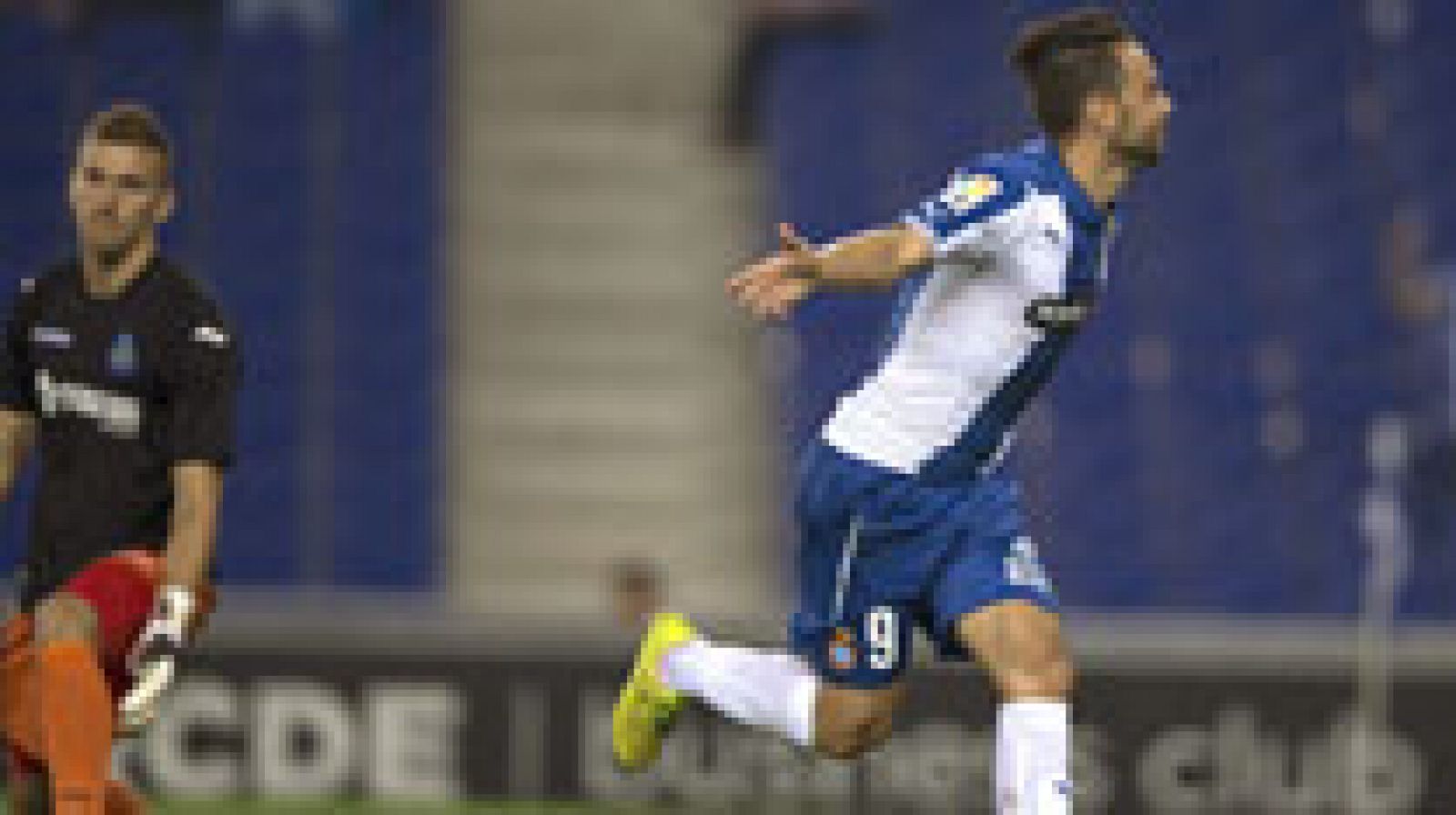 El Espanyol ha logrado sacar una valiosa victoria ante el Getafe (2-0) y toma aire para salir de la zona peligrosa de la tabla. Sergio García y Stuani han sido los autores de los goles, que han condenado a los 'azulones' a su tercera derrota seguida y cuarta en cinco partidos. Con tan solo tres puntos, el club del sur de Madrid desciende al penúltimo puesto de la tabla. 