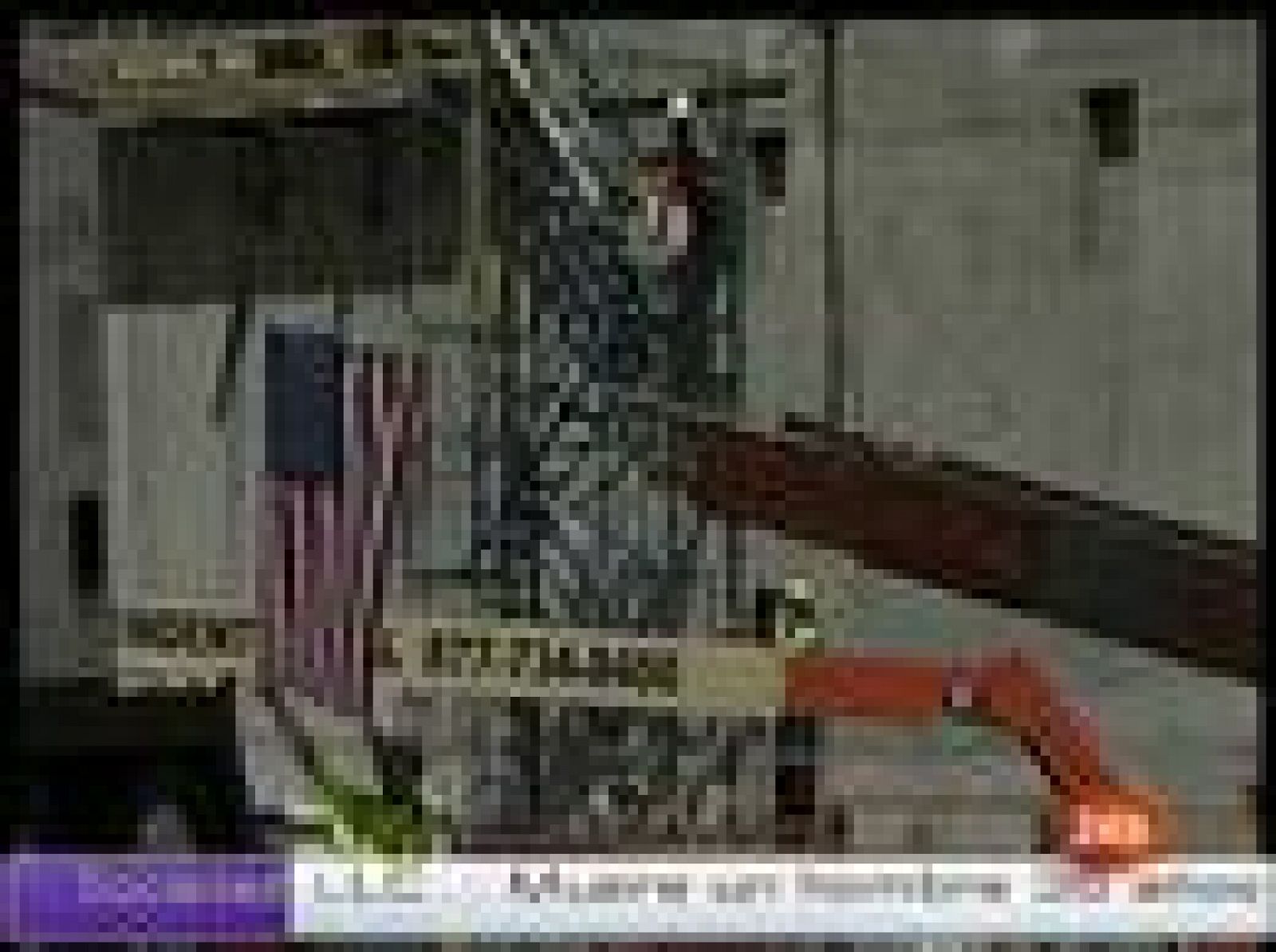 Colocación de la primera viga del memorial del 11-S