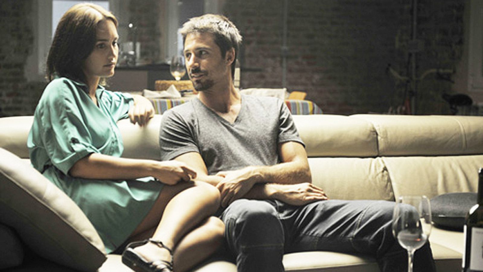 Los sueños de Hugo Silva y Megan Montaner en 'Dioses y perros' | Ver