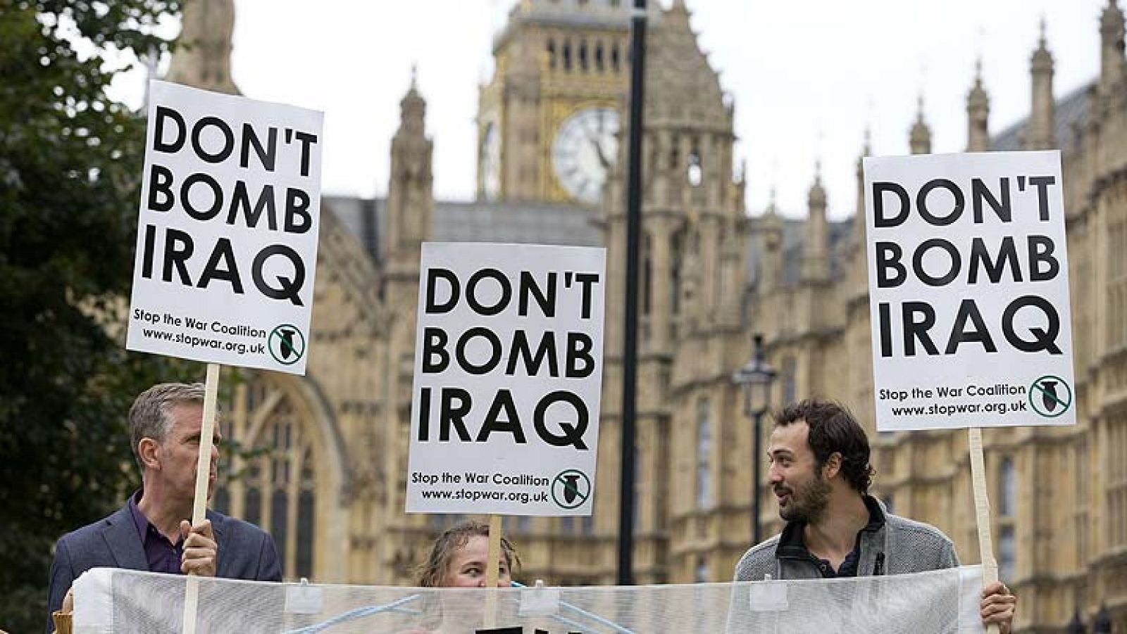 El Parlamento británico aprueba los bombardeos contra los yihadistas del EI en Irak - La tarde en 24h | Ver