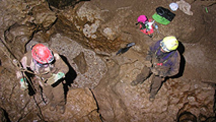 Un espeleologo español cumple una semana atrapado en una cueva de Perú