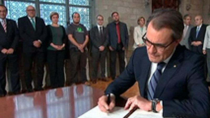 Artur Mas firma la convocatoria de la consulta soberanista del 9-N
