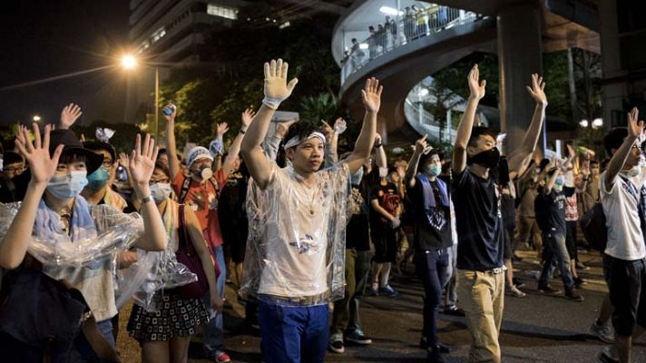 Telediario 1 - No cesan los enfrentamientos en Hong Kong