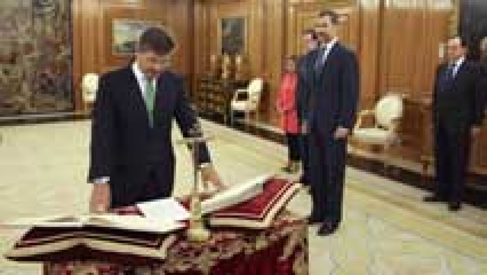 Rafael Catalá se convierte en el primer ministro que jura su cargo ante el Rey Felipe
