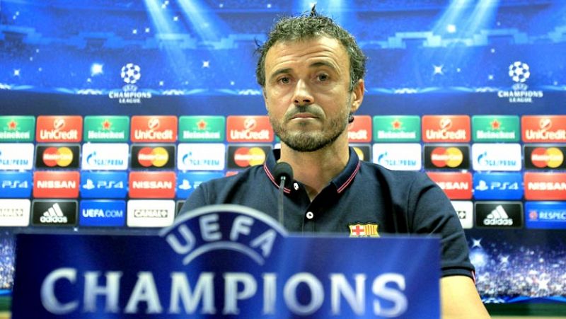El técnico del FC Barcelona ha comparecido junto a Mathieu en la rueda de prensa previa al partido de su equipo en París.