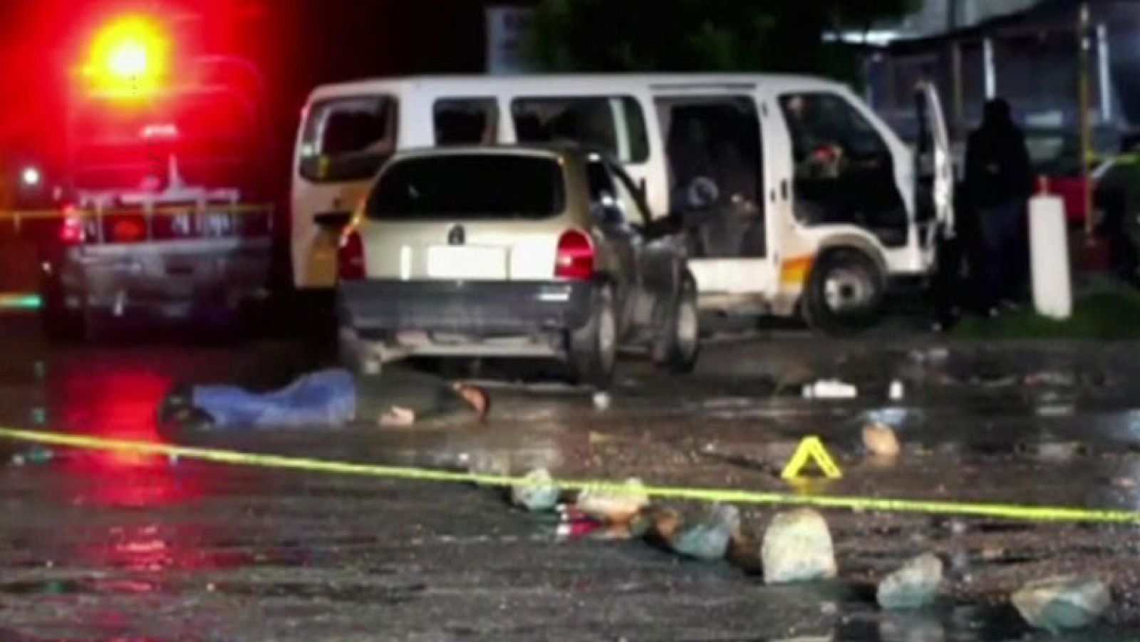 Veintidós policías detenidos en México acusados de la muerte de tres estudiantes