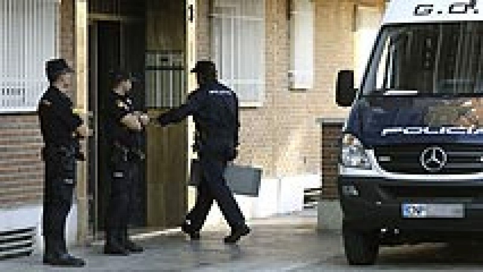 La Policía hace una reconstrucción en uno de los pisos ante el presunto pederasta de Ciudad Lineal - Informativo 24h | Ver