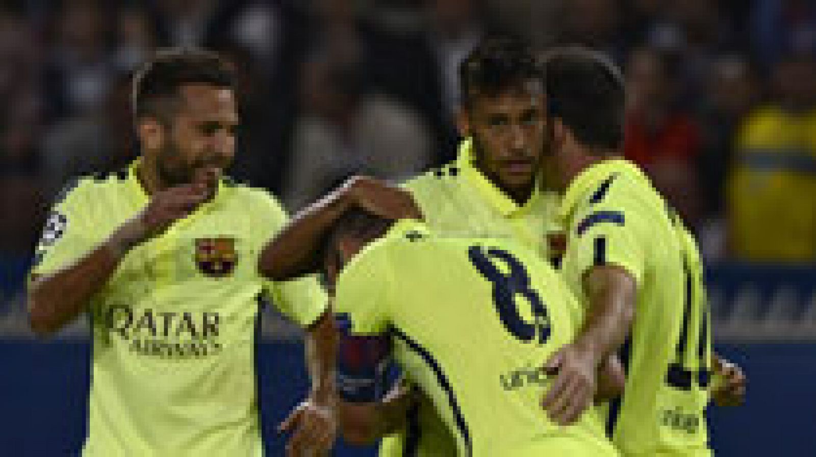 El Barcelona no ha tardado en reaccionar, como pasó tras recibir el primer go, y Neymar ha controlado dentro del área para colocarse el balón y disparar al fondo de la red, (3-2).