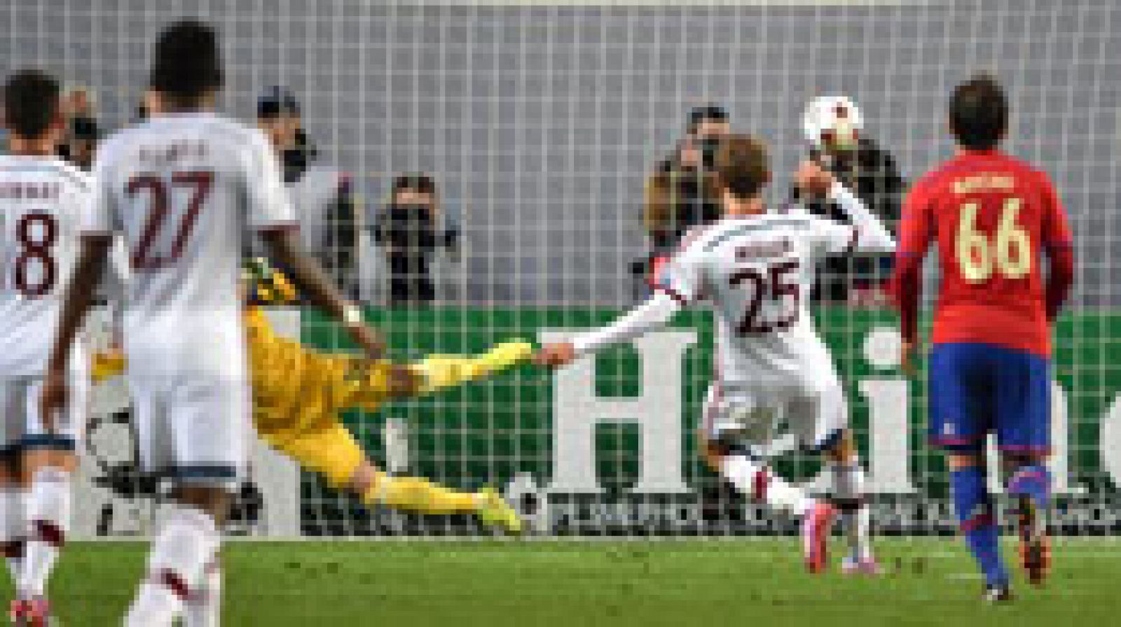 El Bayern Múnich de Pep Guardiola derrotó al CSKA Moscú (0-1) con un solitario gol de penalti de Müller y mucha posesión, pero con poca profundidad en ataque ante un rival que dispuso de ocasiones claras y que mereció un mejor resultado.