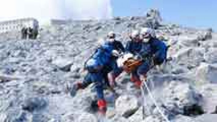 Telediario 1 - Erupción del volcán Ontake