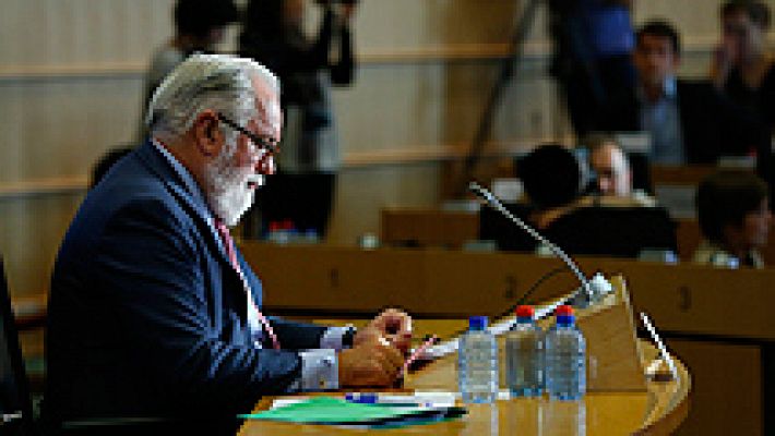 Telediario 1 - Cañete niega en la Eurocámara que ni él ni su familia tienen relación con las petroleras