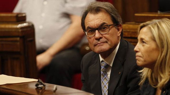 Telediario 1 - El Parlament recusa al presidente del Constitucional