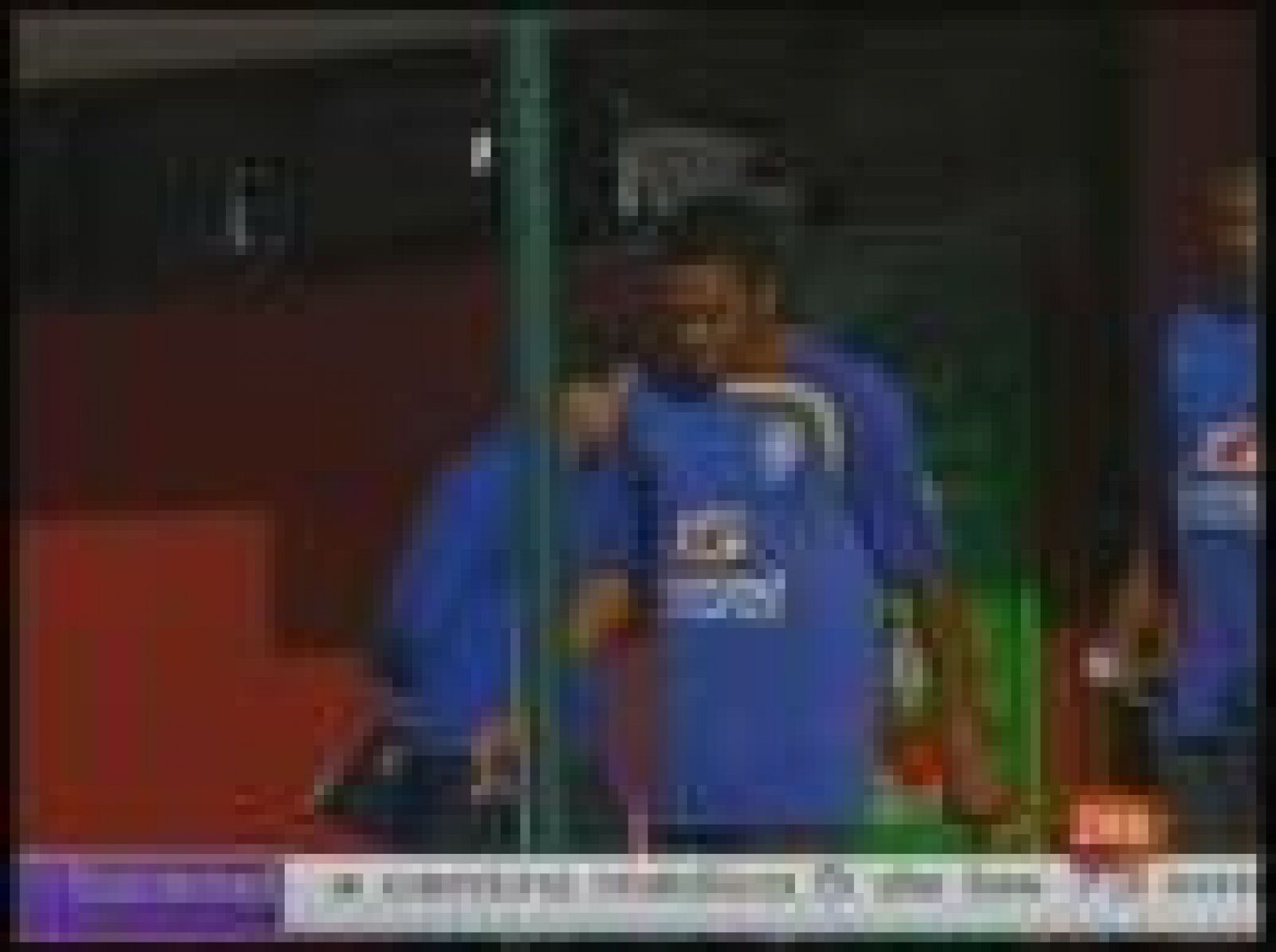 El delantero Robinho, recientemente fichado por el Manchester City, llega a la concentración de la selección brasileña en helicóptero. Pese a su estratosférico contrato y su llegada en aeronave, el astro brasileño no quiere vivir "una vida de lujo y