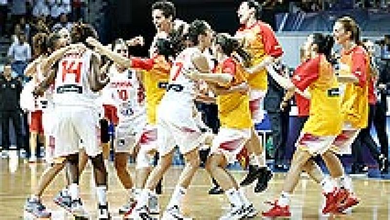 La selección española femenina de baloncesto se ha clasificado  para la final de la Copa del Mundo de Turquía, que disputará ante  Estados Unidos o Australia, después de derrotar en semifinales a la  anfitriona (66-56) gracias a las espectaculares ac
