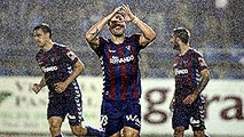 El Eibar empató este sábado (3-3) en el minuto 92 en el campo de Ipurúa ante un gran Levante en un partido loco en el que los valencianos se habían adelantado por 0-2 al descanso.