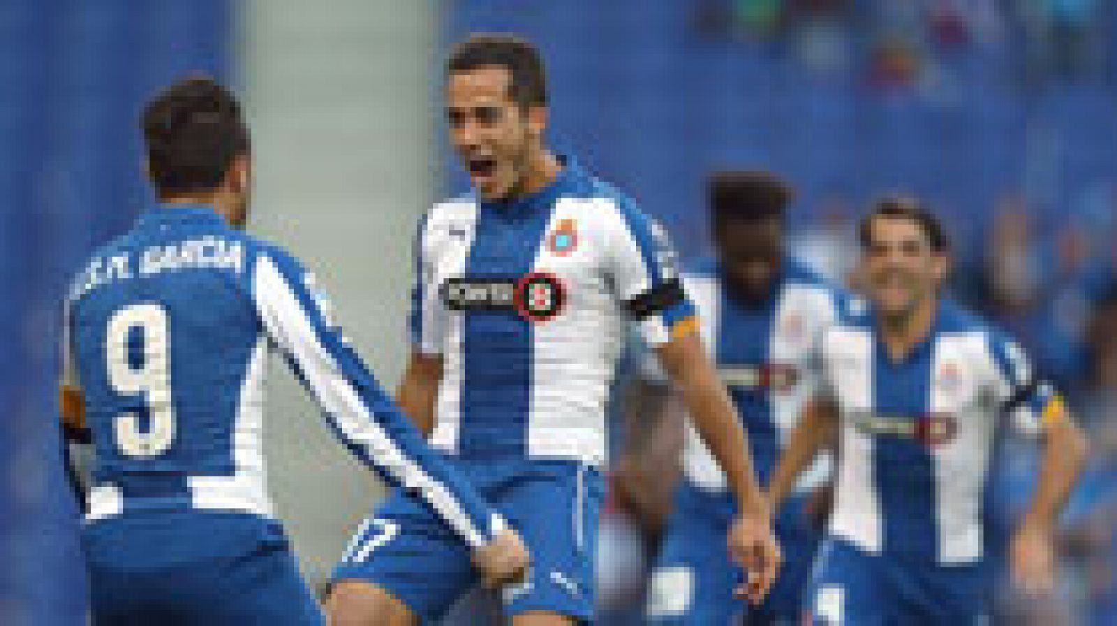 Los 'periquitos' se han impuesto a la Real Sociedad en el Powe 8 Stadium (2-0) y respiran tranquilos en mitad de la tabla con sus nueve puntos. Lucas Vázquez y Stuani se encargaron de hacer los goles del Espanyol.