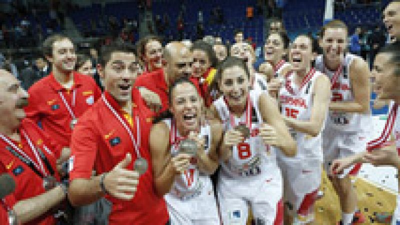 La selección española de baloncesto femenino ha conseguido una plata histórica al caer en la final del Mundial ante la todopoderosa Estados Unidos por 64-77.