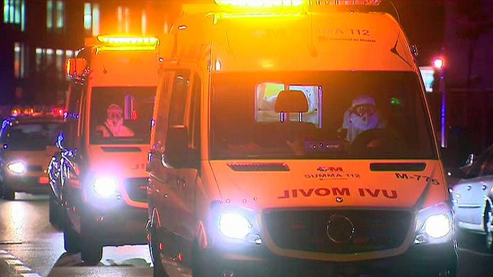 Informativo 24h - Sanidad identifica a 22 sanitarios que atendieron a la auxiliar contagiada de ébola, que recibe suero