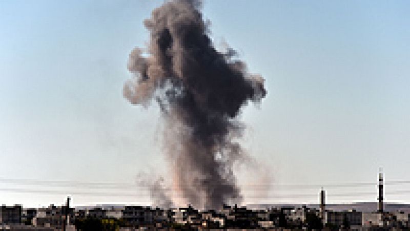 Los fuerzas kurdas intentan resistir el avance del Estado Islámico en la ciudad de Kobani 