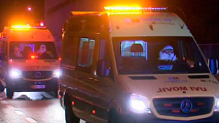 Telediario 1 - La auxiliar recibe suero contra el ébola y Sanidad vigila a 22 personas con las que tuvo contacto