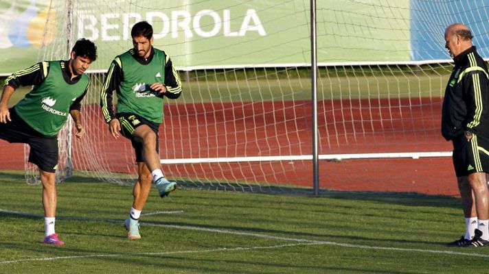 Telediario 1 - Del Bosque prueba conexión del Chelsea: Cesc-Diego Costa