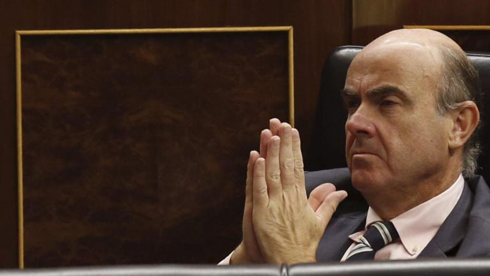 Guindos anuncia el envío a la Fiscalía de 20 operaciones sospechosas detectadas en Catalunya Caixa y Novacaixagalicia