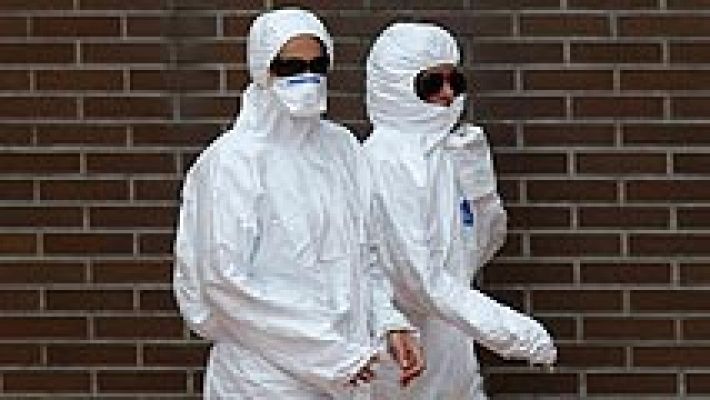 Telediario 1 - Estricto protocolo para desinfectar espacios con ébola