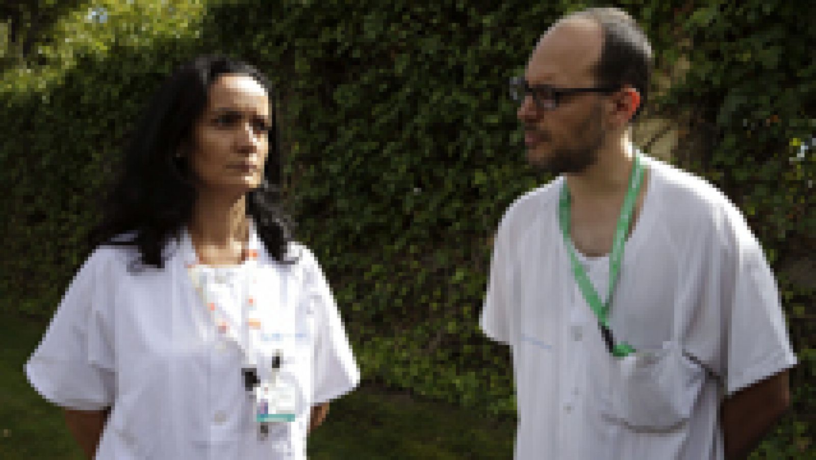Telediario 1: La auxiliar de enfermería Teresa Romero pudo contagiarse al rozarse la cara con un guante | RTVE Play