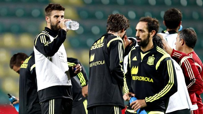 Telediario 1 - Piqué y Albiol apuntan a titulares en Eslovaquia