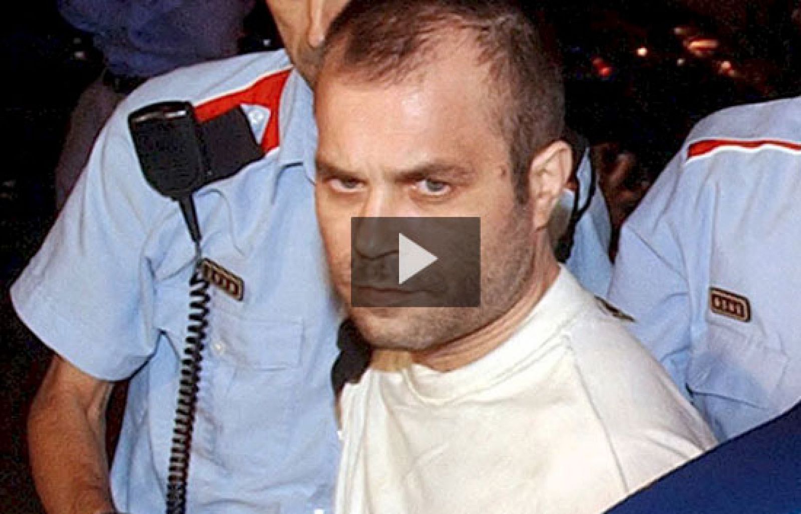 Ochenta y tres años de cárcel por matar a dos mujeres policía | Ver