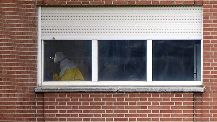 T con T - Empeora el estado de salud de la auxiliar infectada por ébol