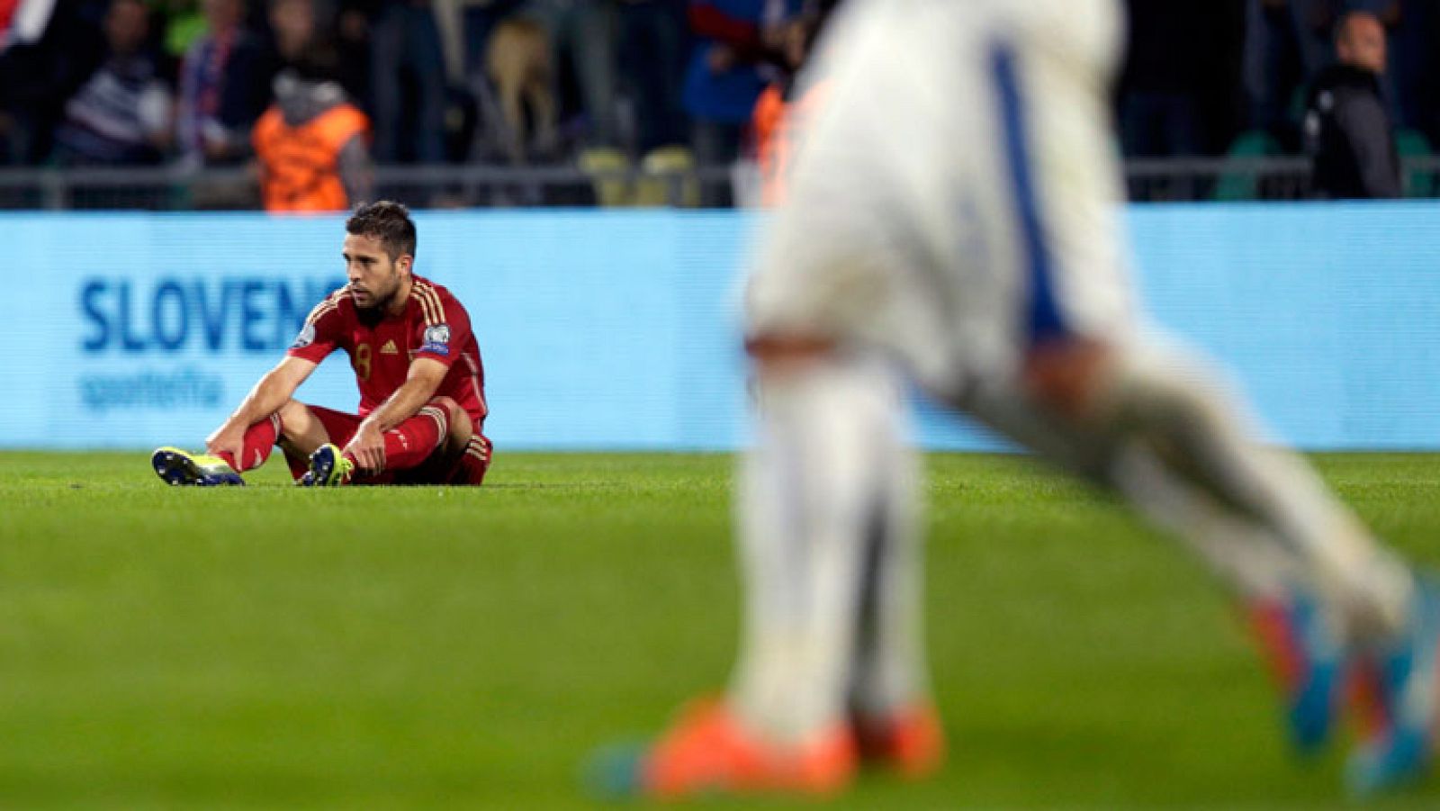 España ha perdido ante Eslovaquia por 2-1 del partido de la segunda jornada de la fase de clasificación para la Eurocopa 2016, disputado en Zilina. España que no caía en una fase previa desde octubre de 2006, cuando perdió en Solna ante Suecia, sucum