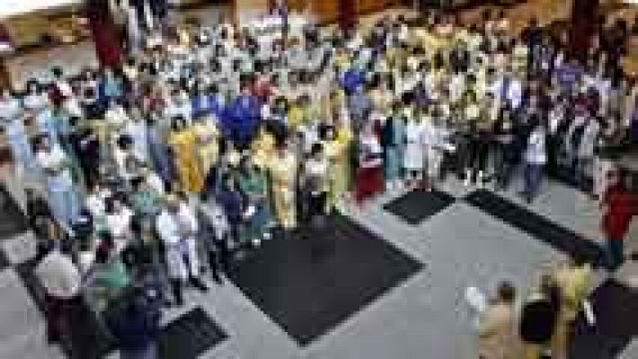 Telediario 1 - Quejas sobre los protocolos por ébola